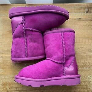 UGG Kids' Classic Short lI  Genuine Shearling Boot in Purple Size 8